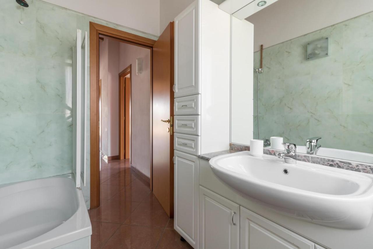 Frank Ronyo Apartamento Desenzano del Garda Exterior foto